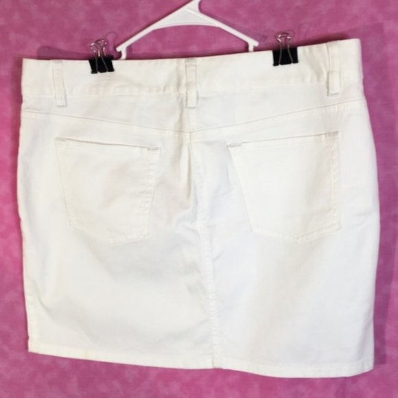 Ann Taylor Y2K Stretchy White Demin Jeans skirt Size 10P EUC - Picture 4 of 7